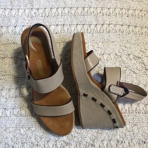 Donald Pliner Sport-I-Que Kerry Wedge Heel Strappy  Sandal Size 8.5